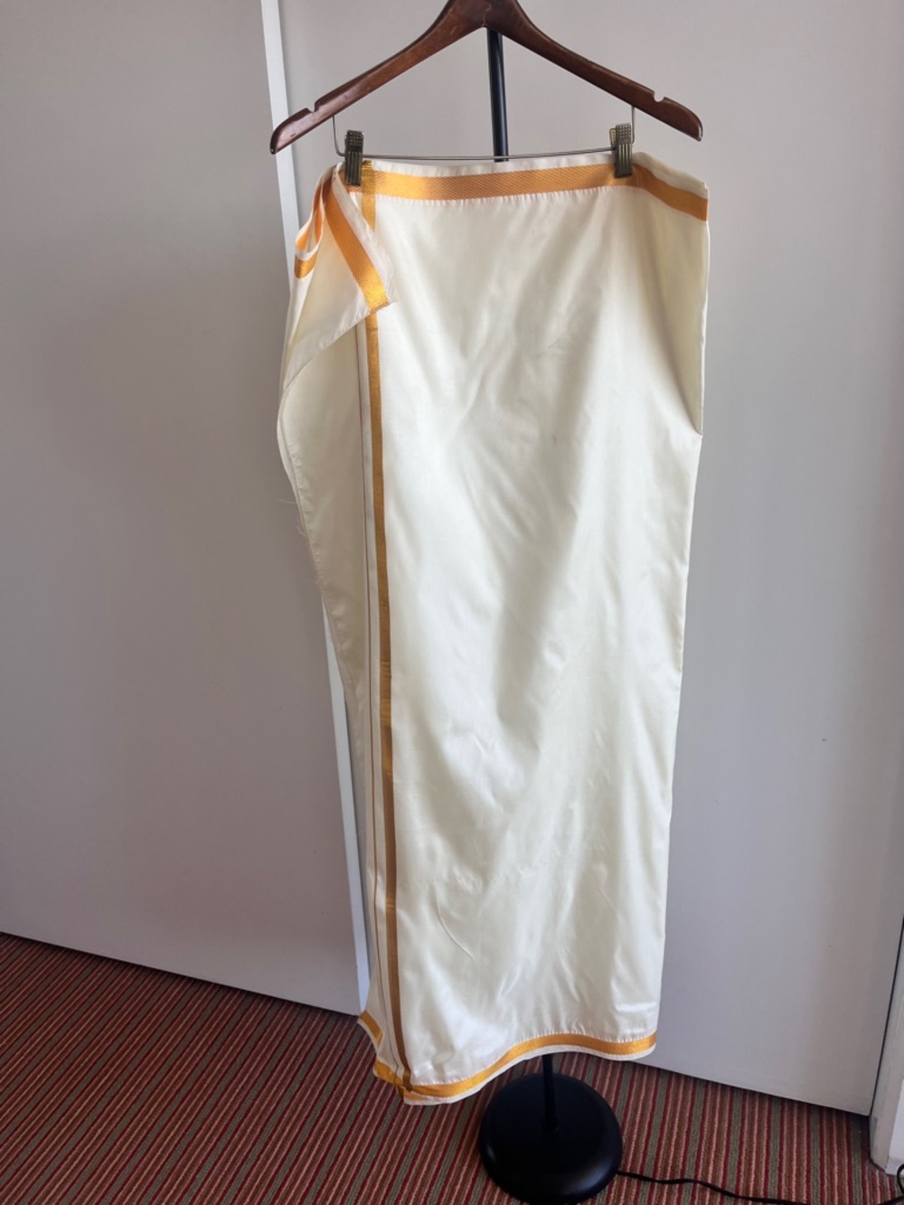New Men's Ivory & Gold Zari Border Silk Dhoti 47" x 92" (2.4 Meters / Lungi Wrap